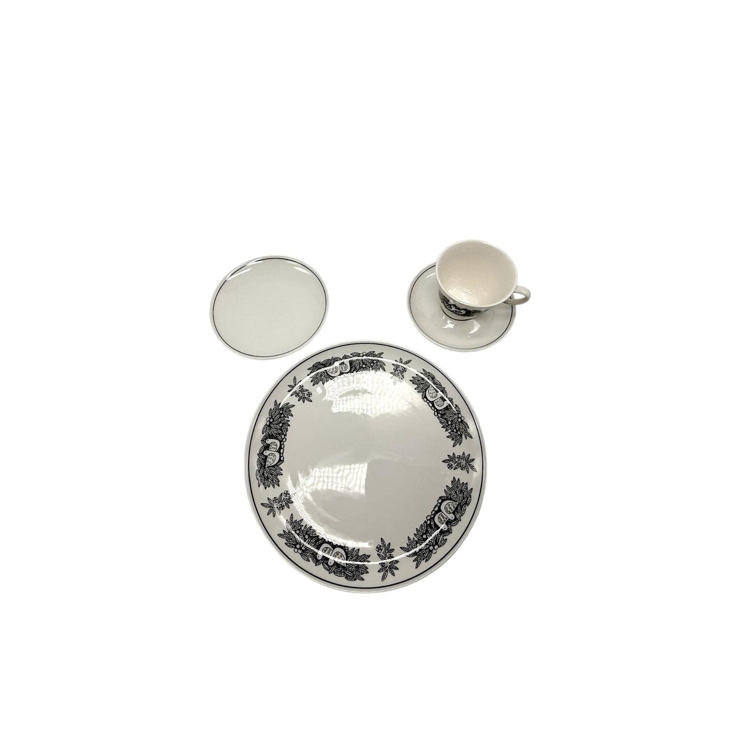 Franciscan Independence Whitestone White Black 4 Piece Place Setting Set of 2